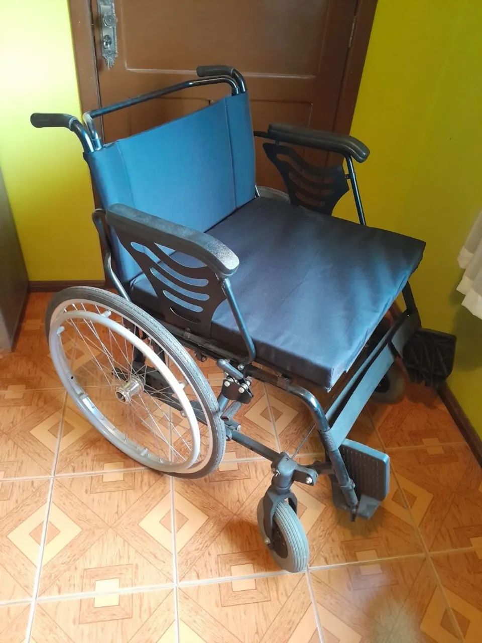 Venda de Cadeira de Rodas - Foto 2