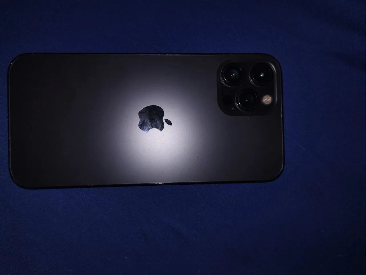 troco iphone 12 pro max/128 gb por outro aparelho com volta de 700 reais do interessado 