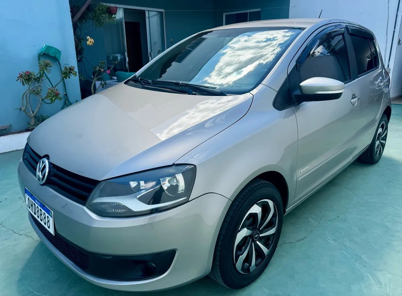 Volkswagen Fox Fox 1.0 Mi Total Flex 8V 5p 2013