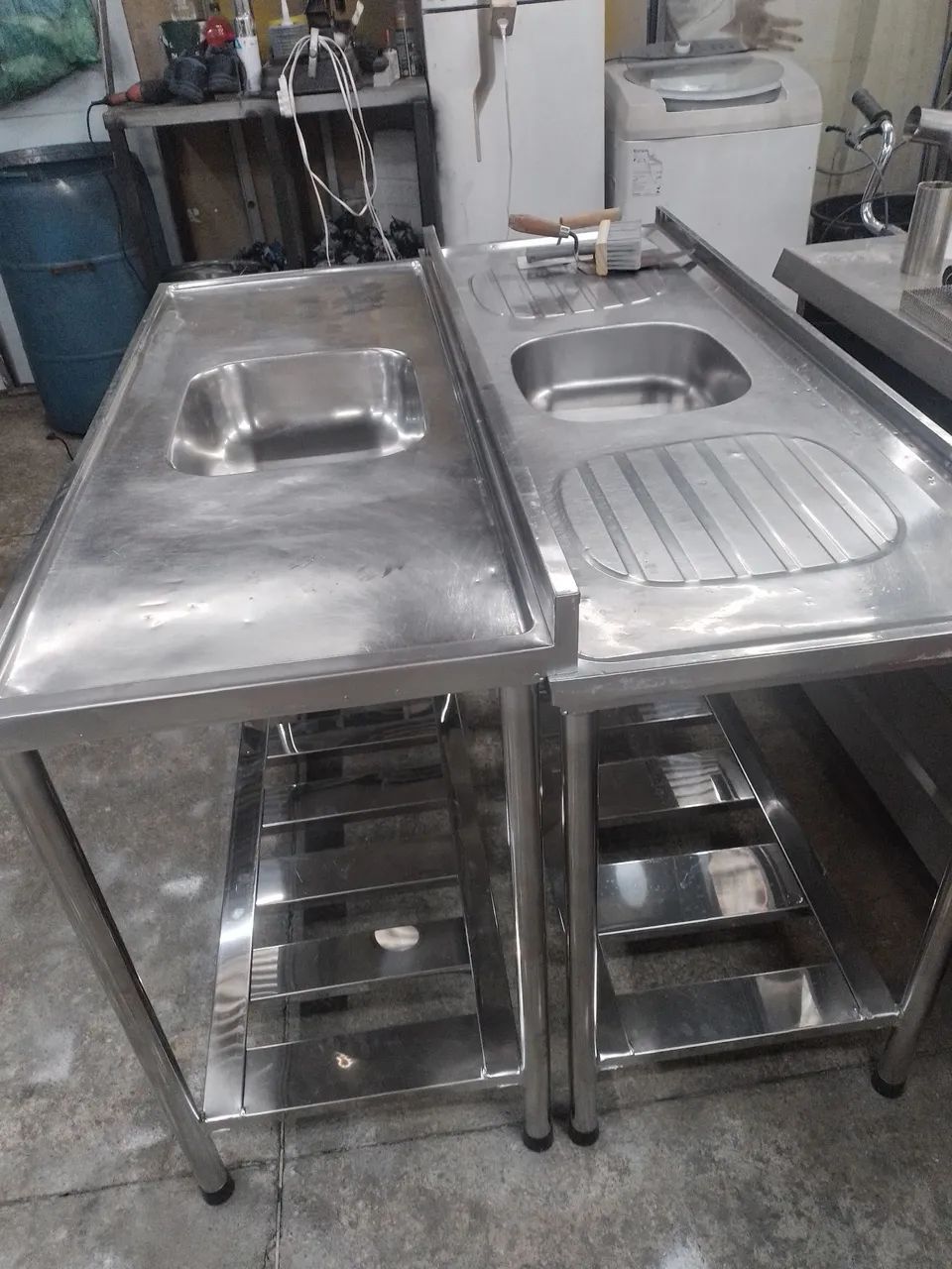 Selling a fully stainless steel sink, dimensions 1.30x0.60x0.90 m, ready for immediate delivery