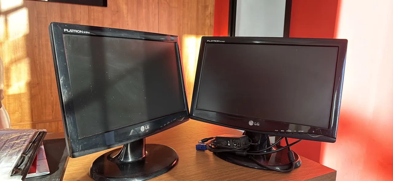 Dois Monitores LG Flatron 15,6? - Foto 2