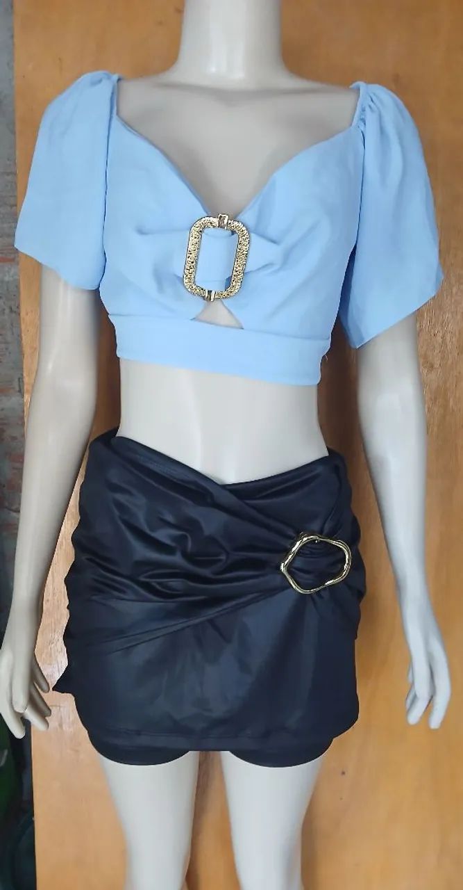 Blusa e short  e saia no couro