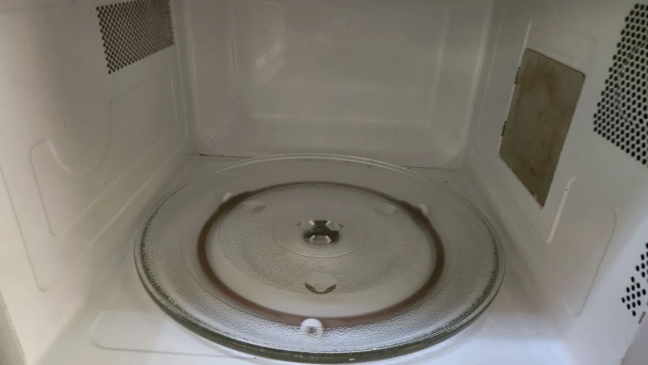 Micro-ondas Eletrolux 31L usado - Foto 2