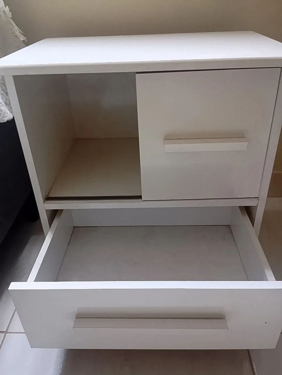 Mesa de cabeceira de cama