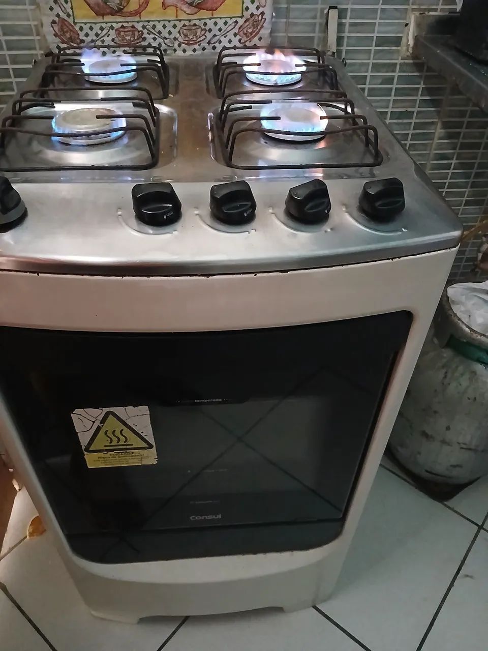 Fogao exelente todo bom fucionando as 4 bocas. E forno exelente - Foto 2