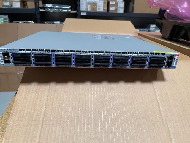 Switch Arista DCS-7060CX-32S