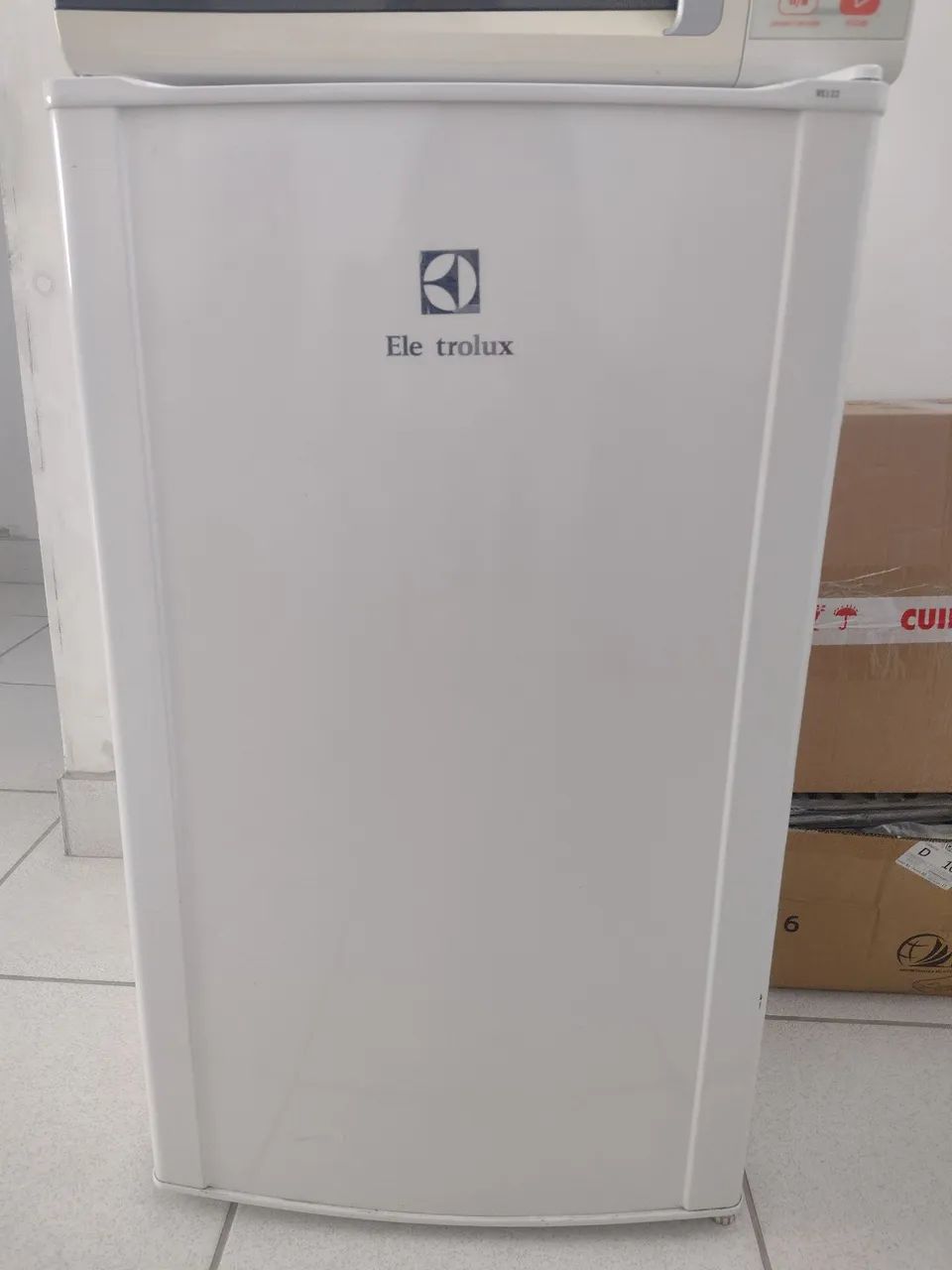 Frigobar Electrolux  - retirada de peças 