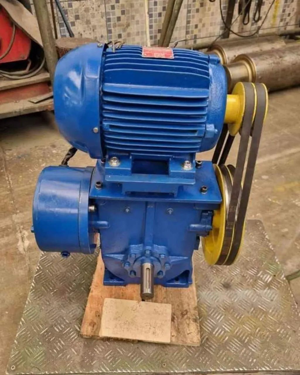 Redutor com motor de 5 CV marca Famasa para elevadores Simples - Foto 2