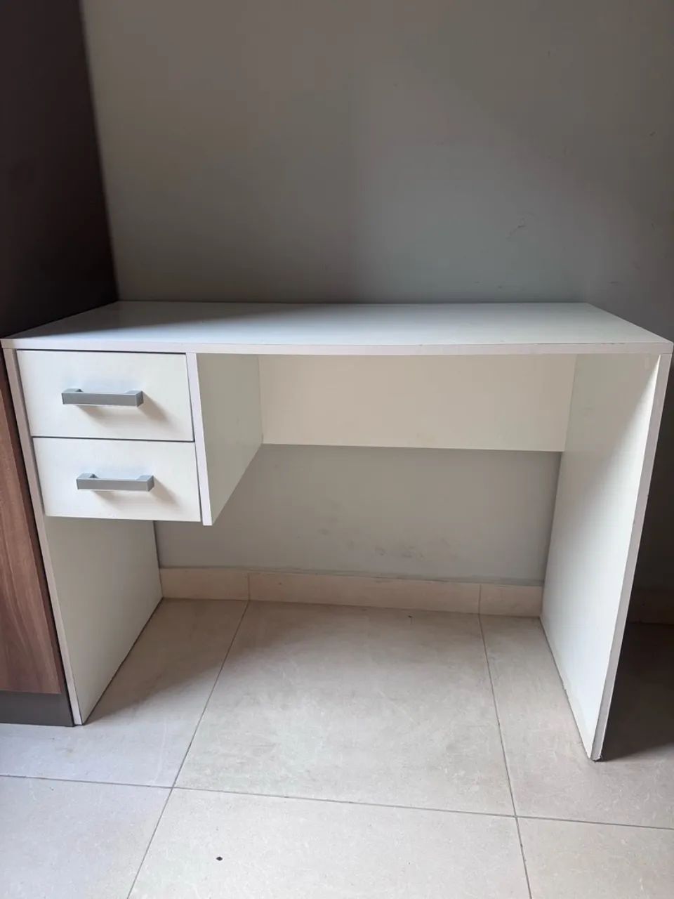 Mesa de trabalho ou estudo (escrivaninha)