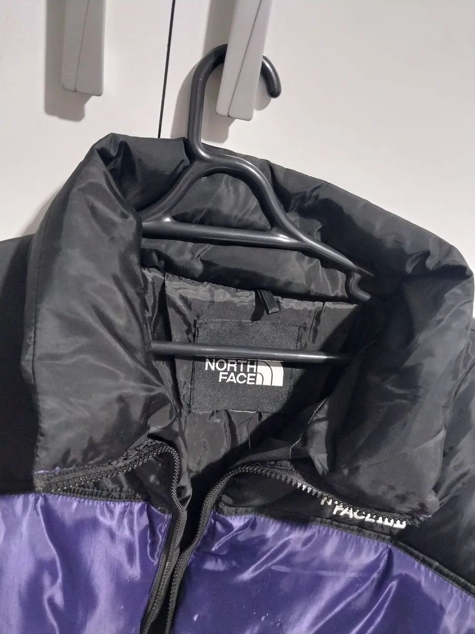 Jaqueta puffer The North Face roxa - Foto 3