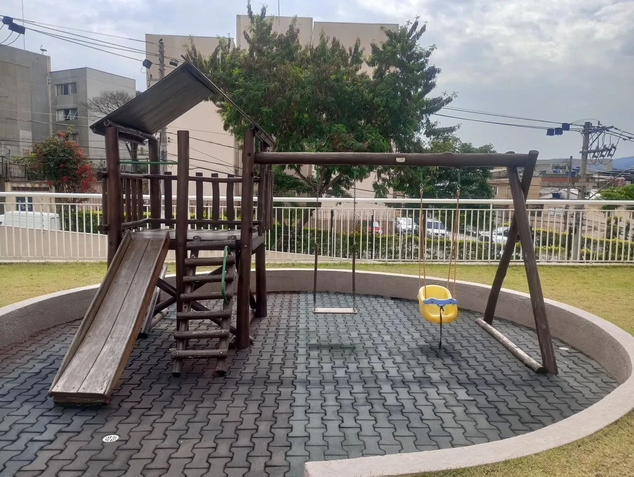 Playground em madeira maciça tratada  - Foto 2