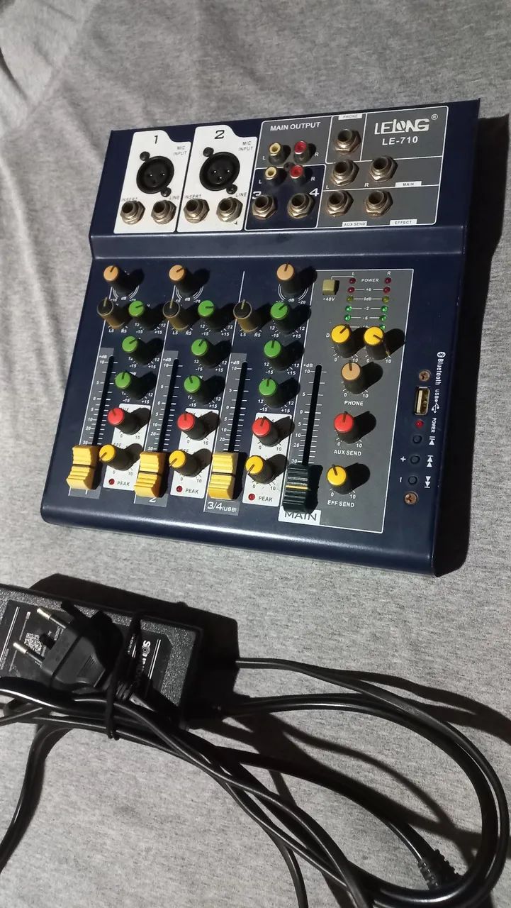 Mesa de audio 4 canais 