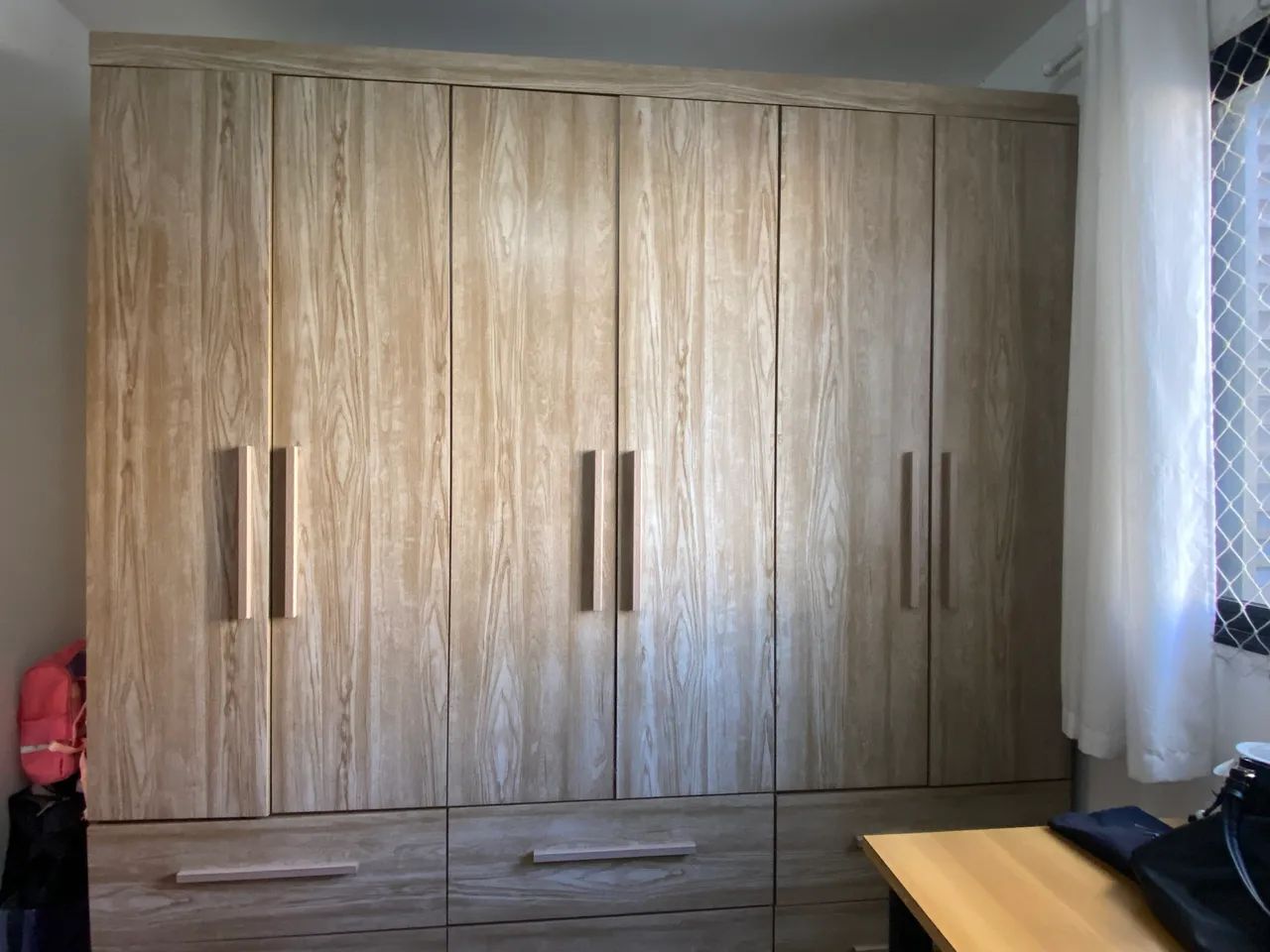 Guarda roupa bege 6 portas 