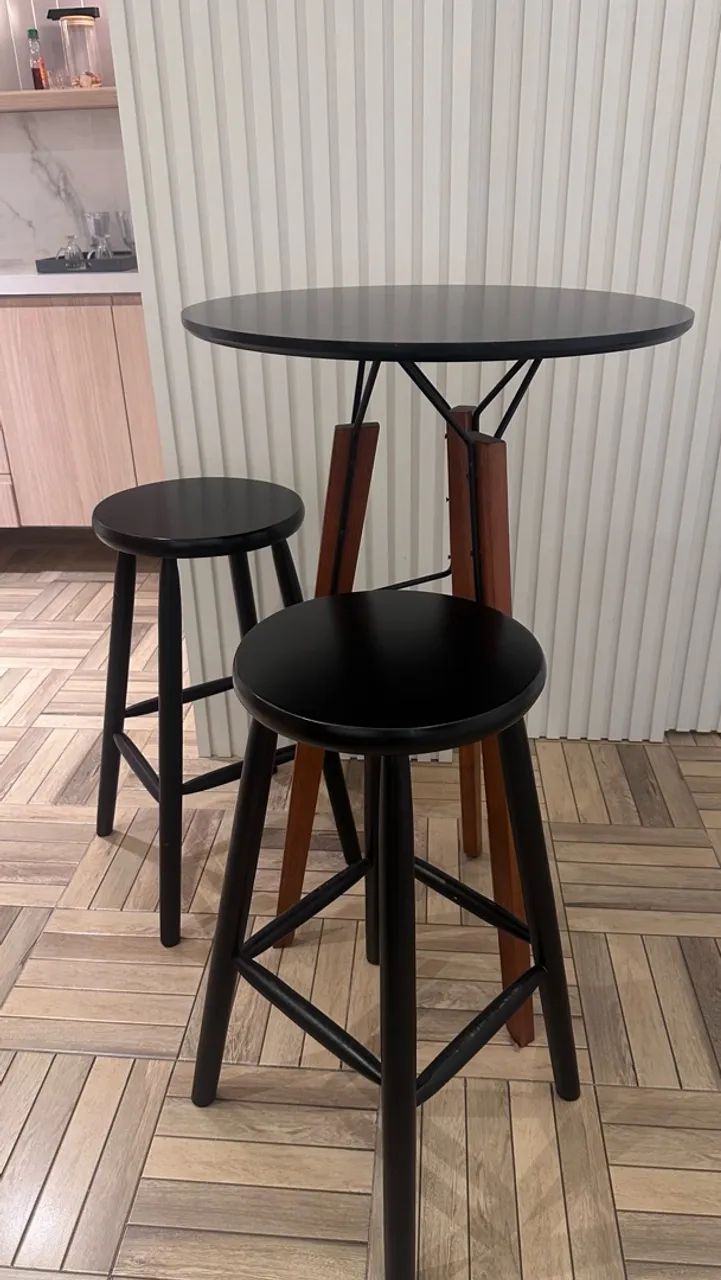 Mesa alta para área de lazer 