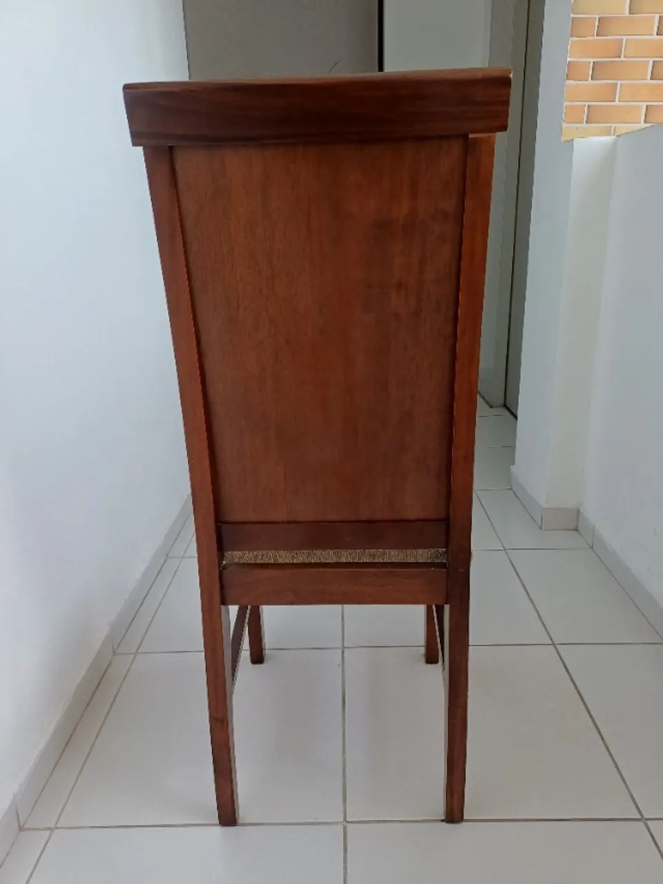 Mesa de jantar quadrada com 6 cadeiras de madeira - Foto 5