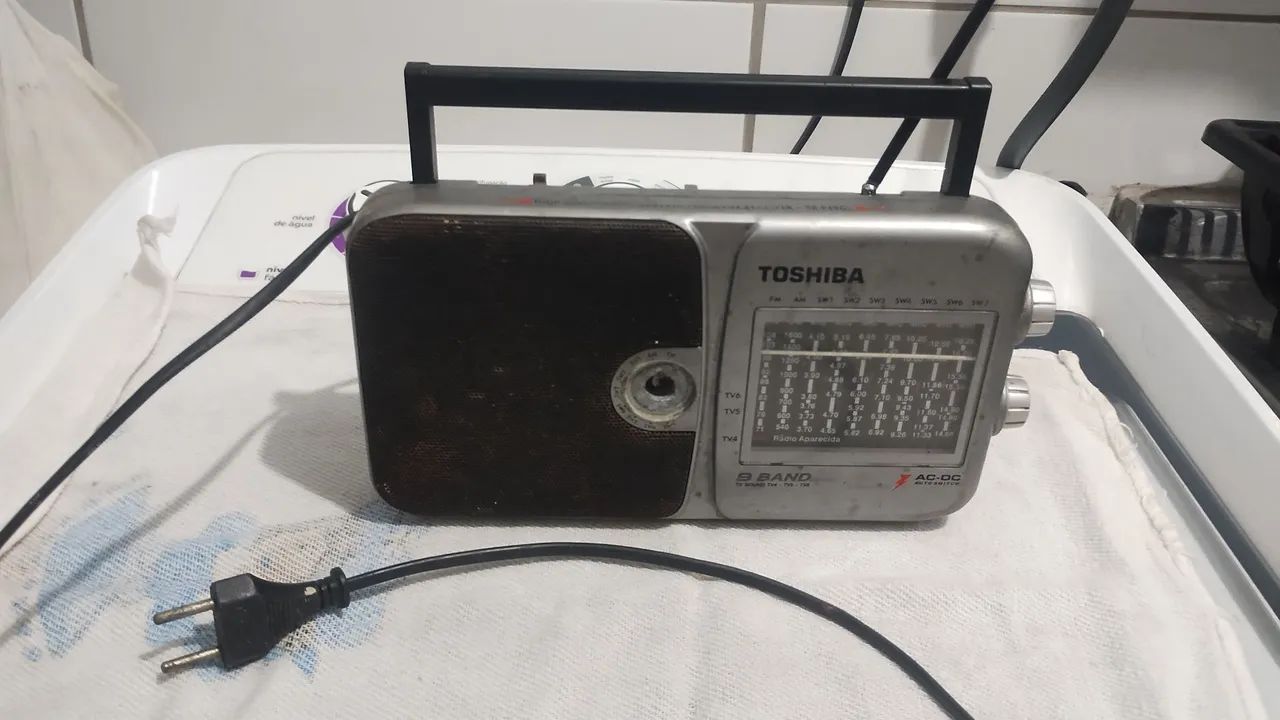 Rádio antigo com defeito 