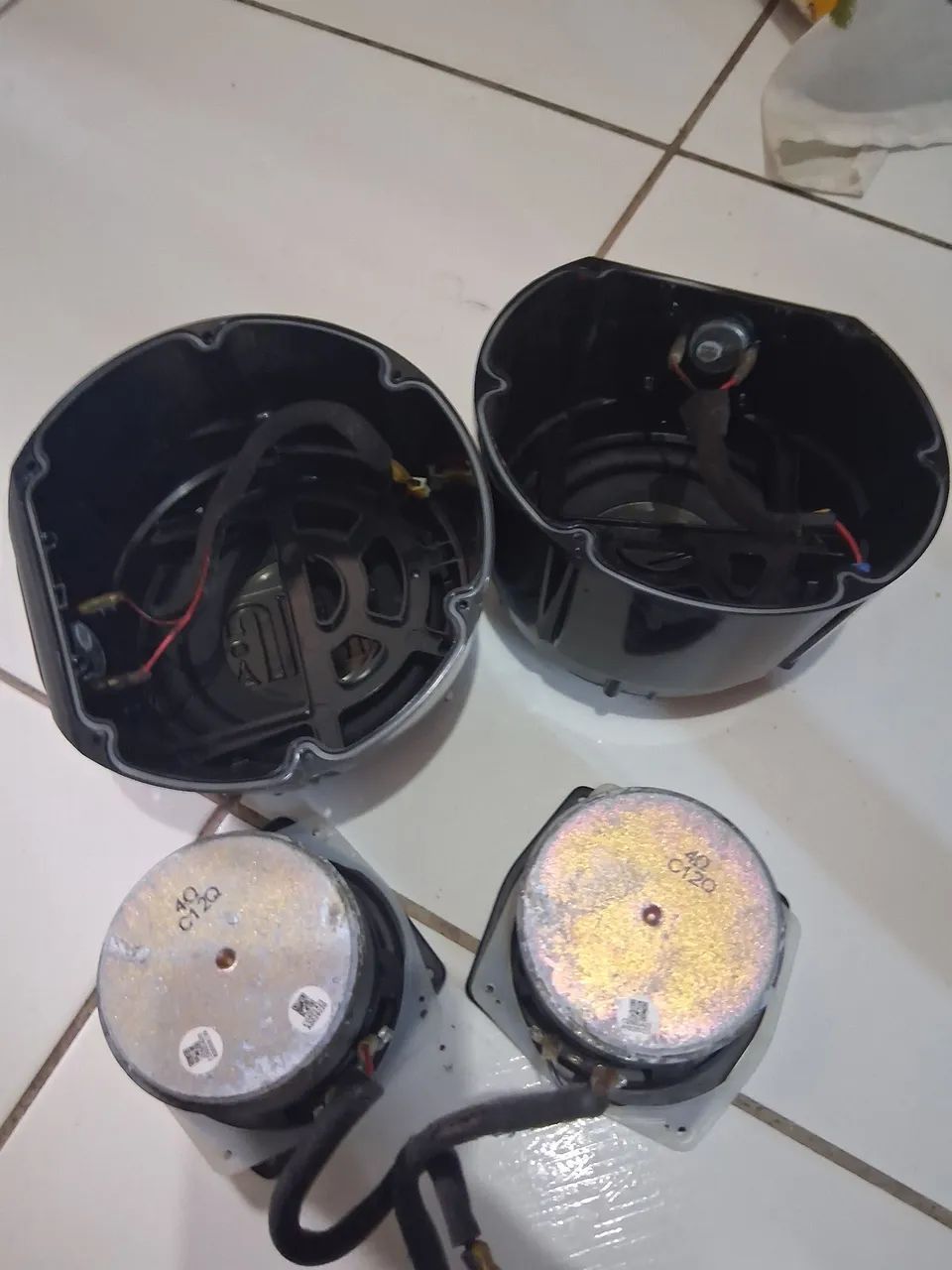 Carcaça da jbl 2 com os 4 fones funcionando perfeitamente  - Foto 2