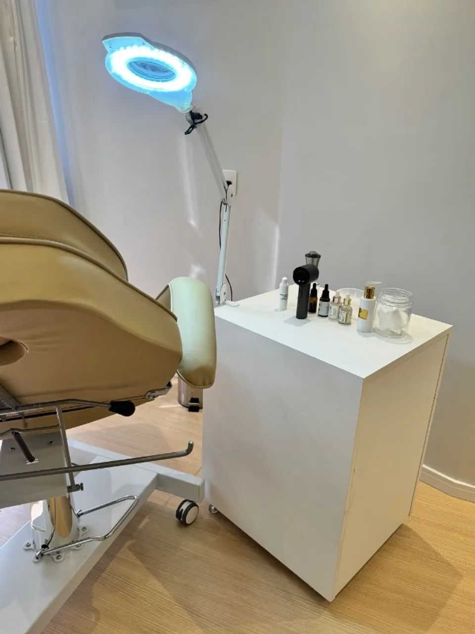 Carrinho auxiliar em MDF, perfeito para estética! - Foto 2