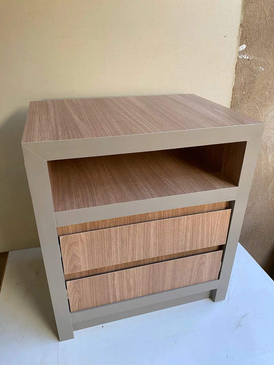 CRIADO MUDO DE MDF COM DUAS GAVETAS  - Foto 2