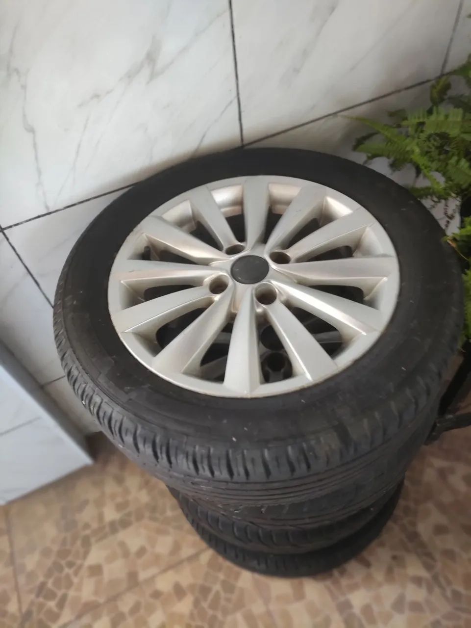 Vendo rodas com pneus Voyage g6 - Foto 3