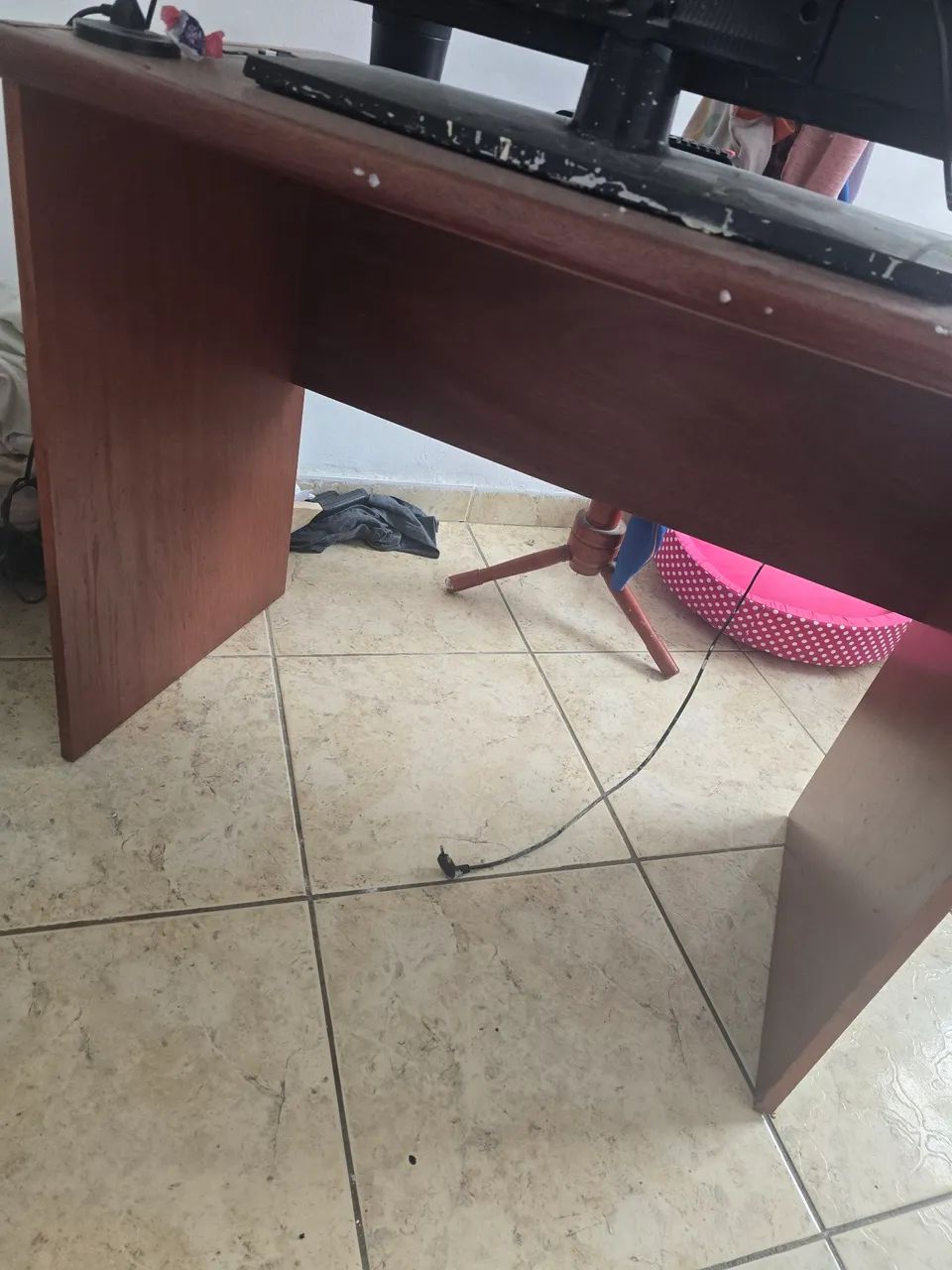 Escrivaninha em madeira - Foto 2