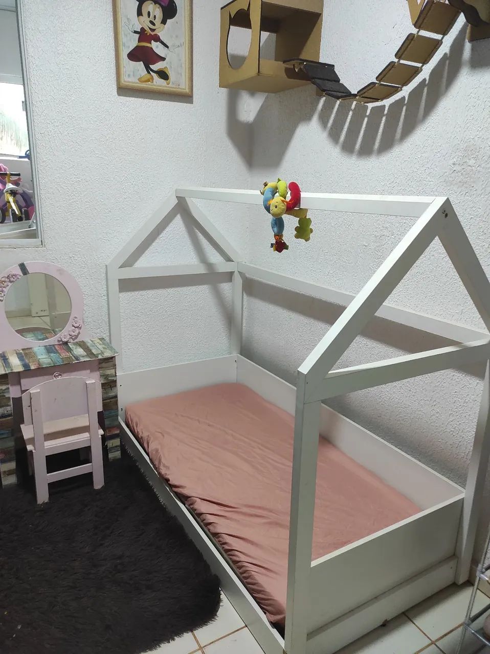 Vendo cama montessoriana com colchão 
