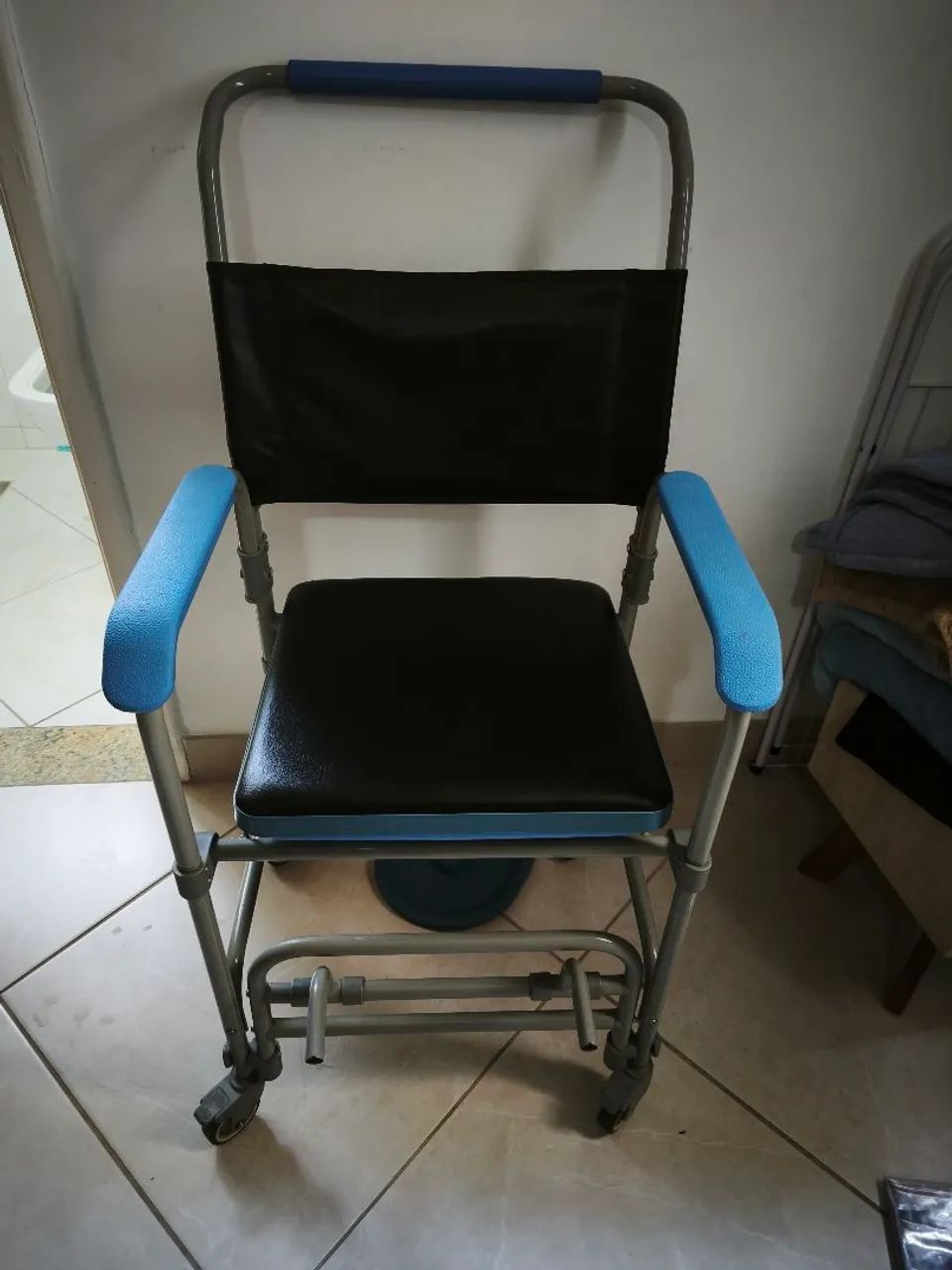Cadeira de Banho Dellamed D50. 