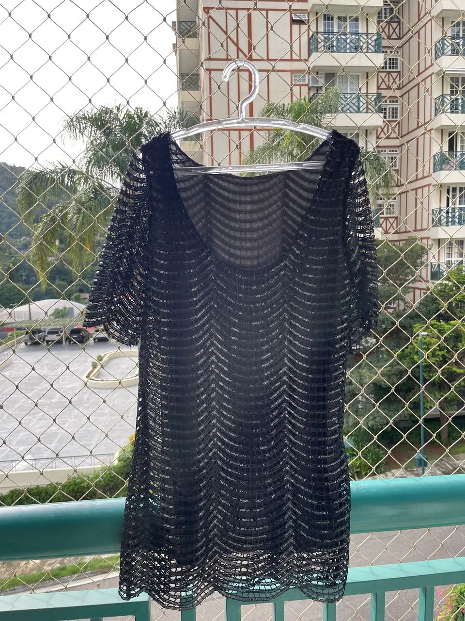 Vestido bordado mídi importado 