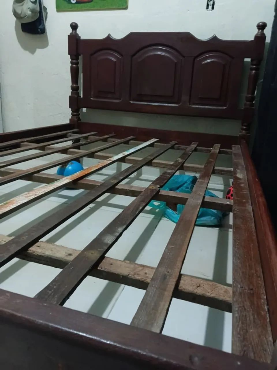 Cama de casal de madeira 