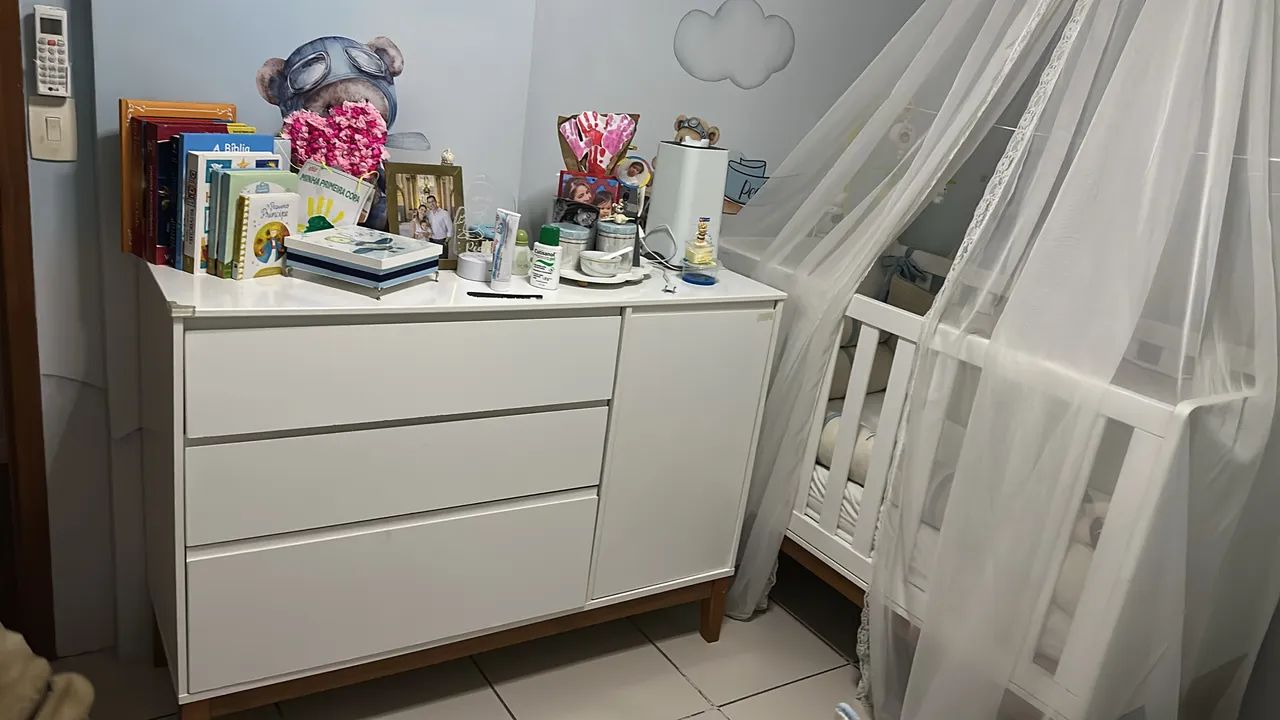 Comoda 3 gavetas e 1 porta