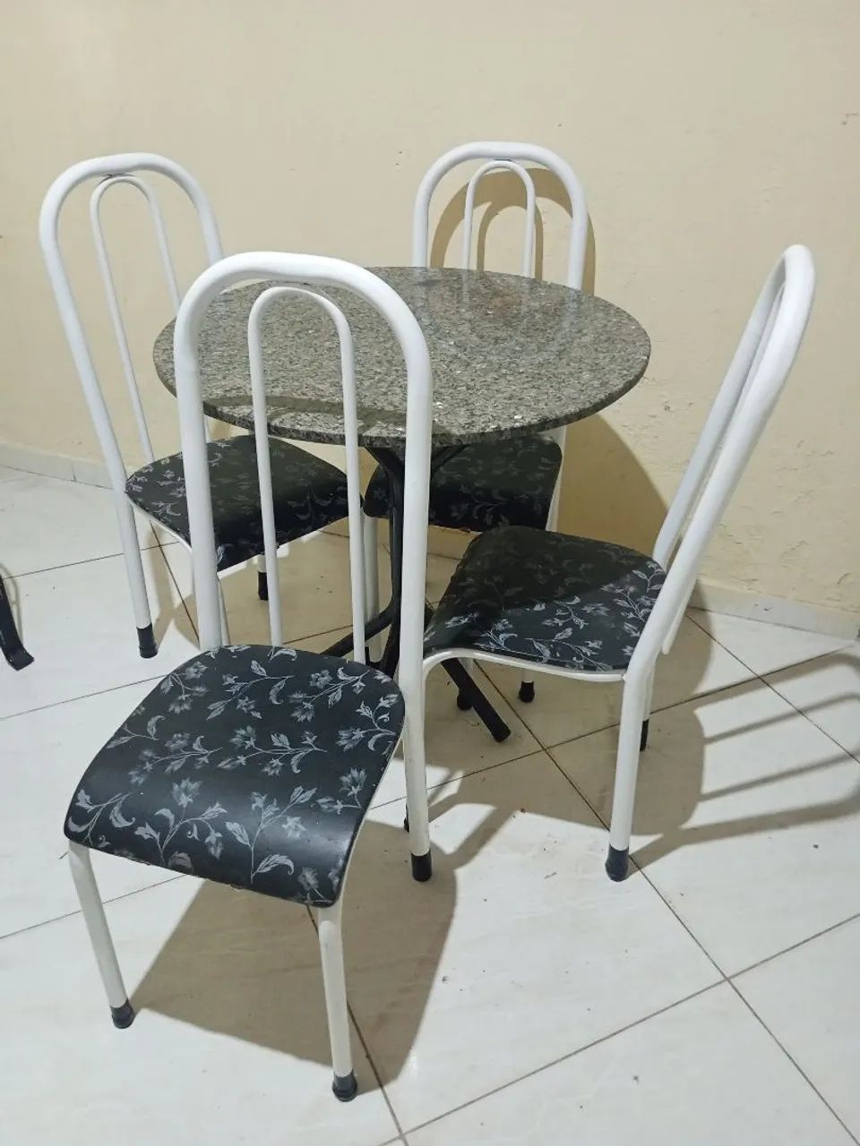 mesa redonda faço entrega imediata e acerta cartão  - Foto 3