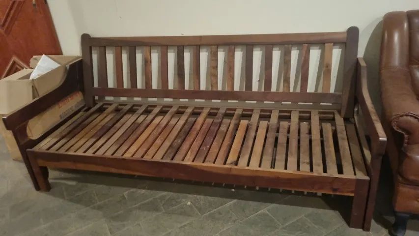 Relíquia: Sofá Cama 2 em 1 em Madeira de Lei Maciça (Super Pesado e Exclusivo)