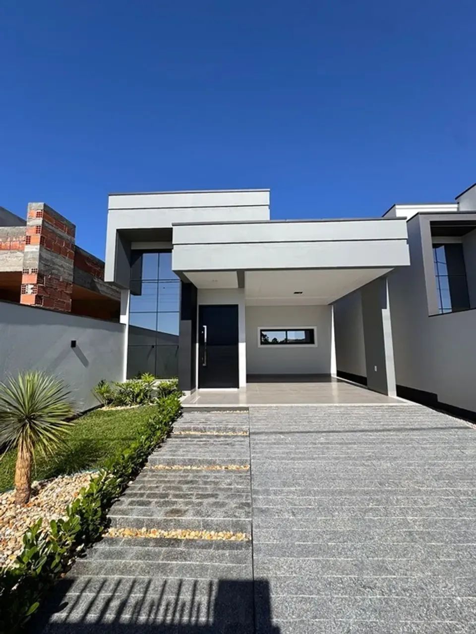 Casa 3 Quartos (1 Suíte)  Ótima Localização em Canelinha