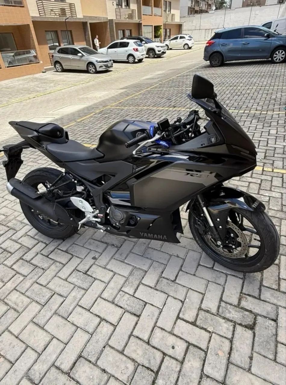 Yamaha R3 