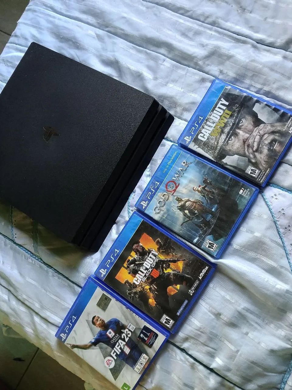 VENDO PLAY STATION 4 PRO + 5 JOGOS EM MIDIA FÍSICA 