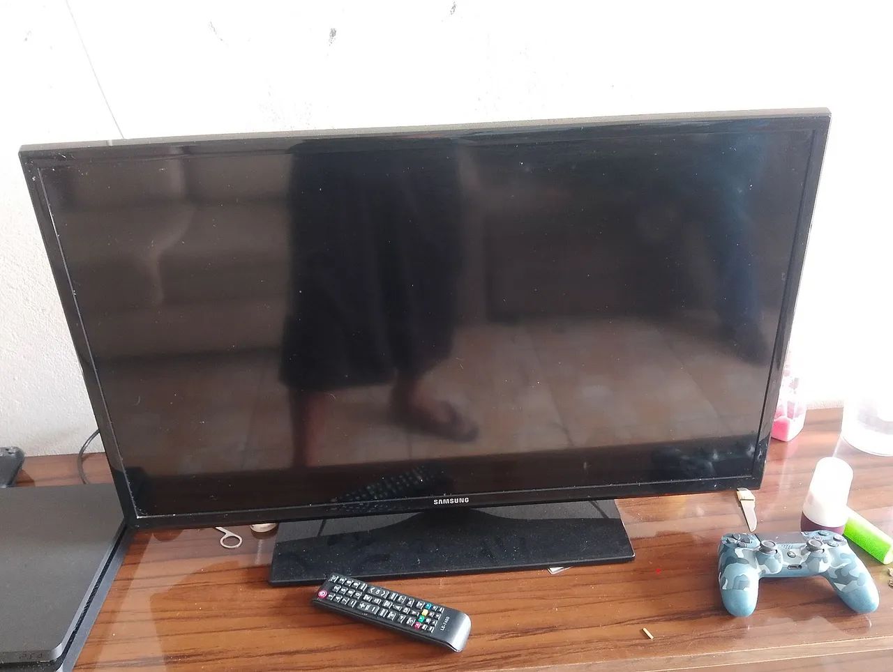 Vendo tv Samsung 32 polegadas conversor embutido e controle tudo funcionando 