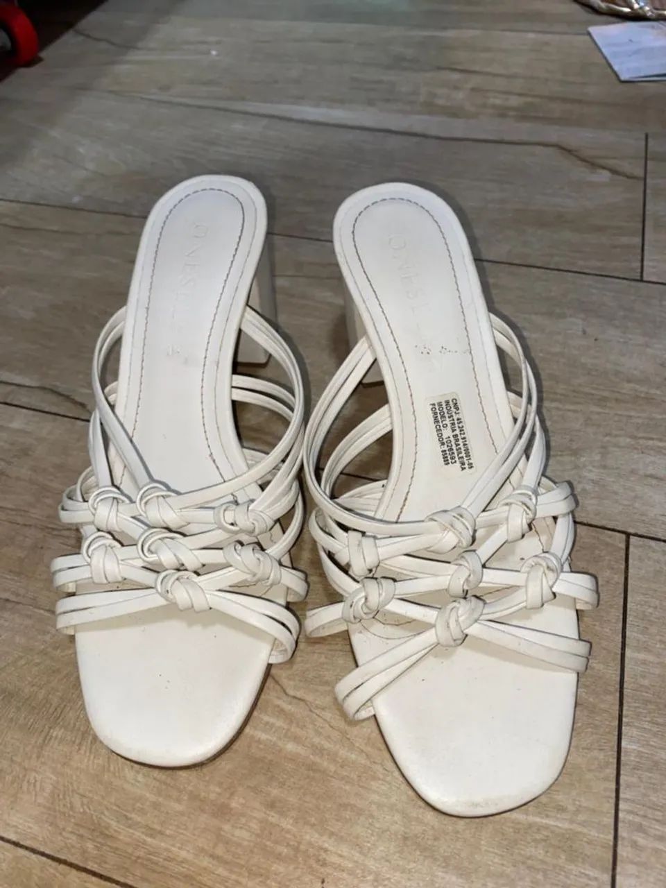 lindo salto branco novo