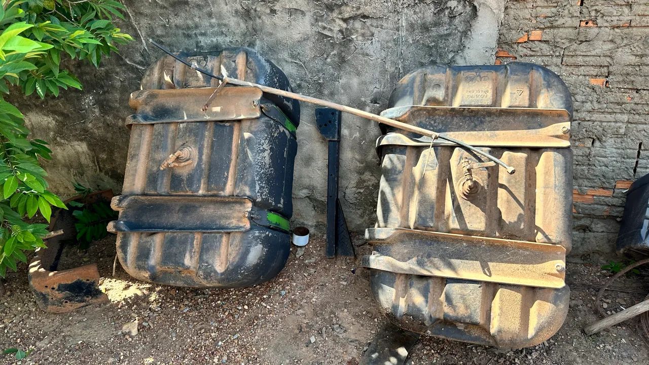 Vendo 2 tanques de 275 litros com suporte  - Foto 5