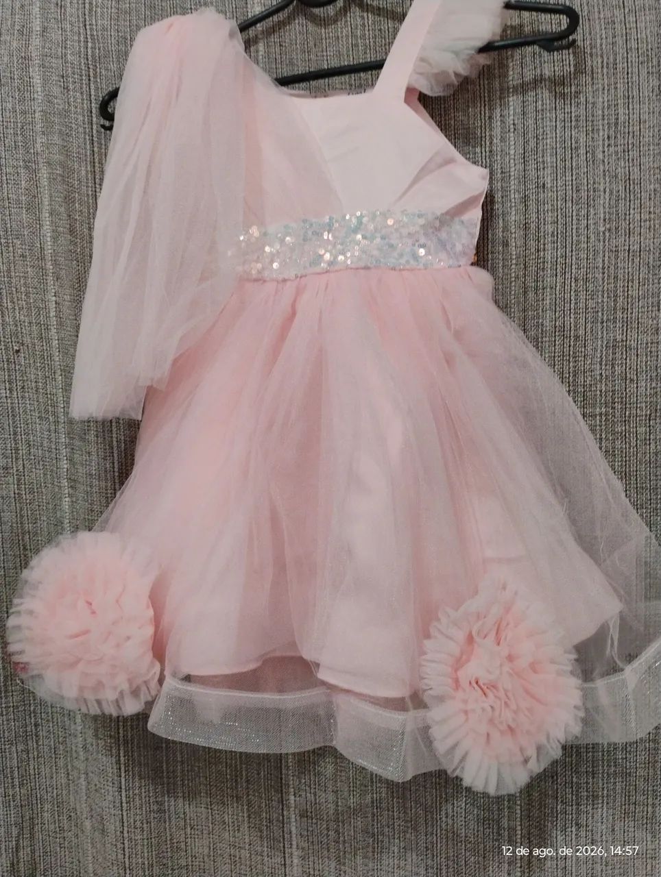 Vestido de festa infantil. 