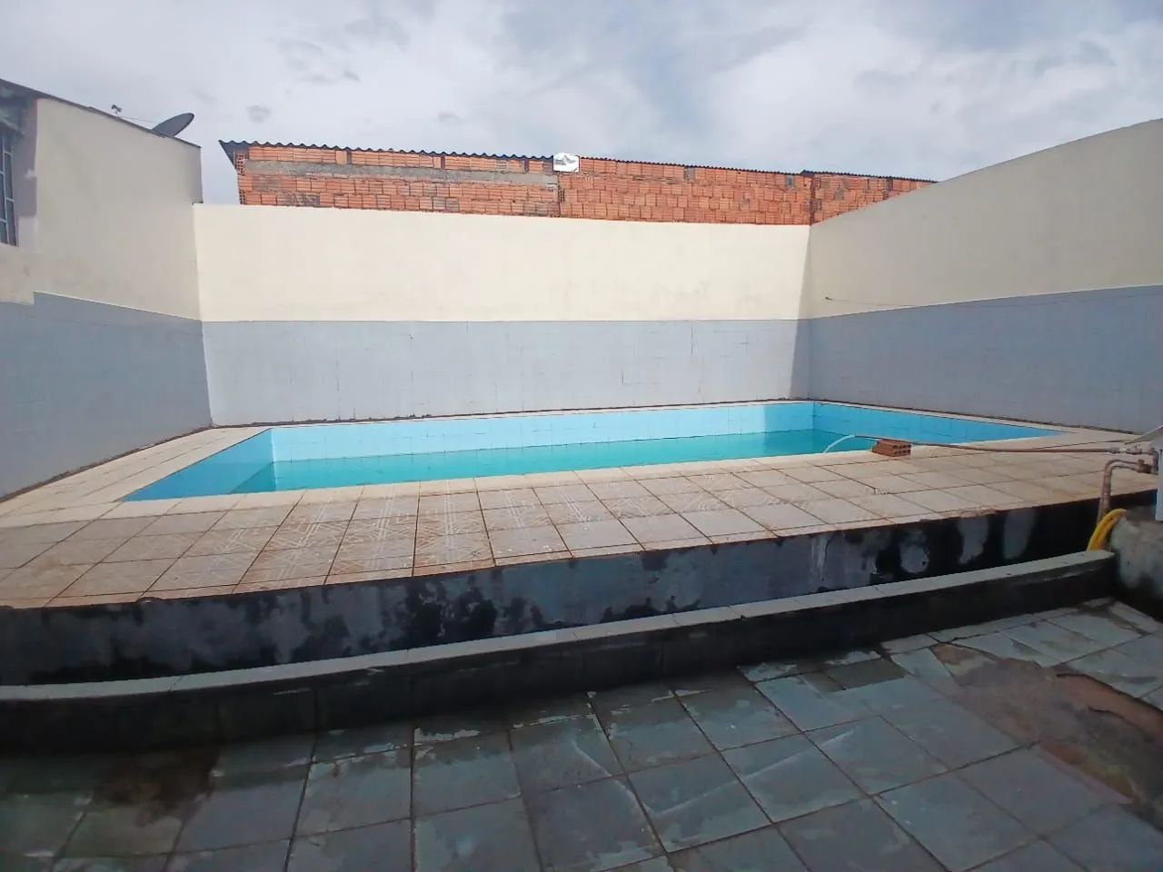 Casa com piscina no manoel Julião