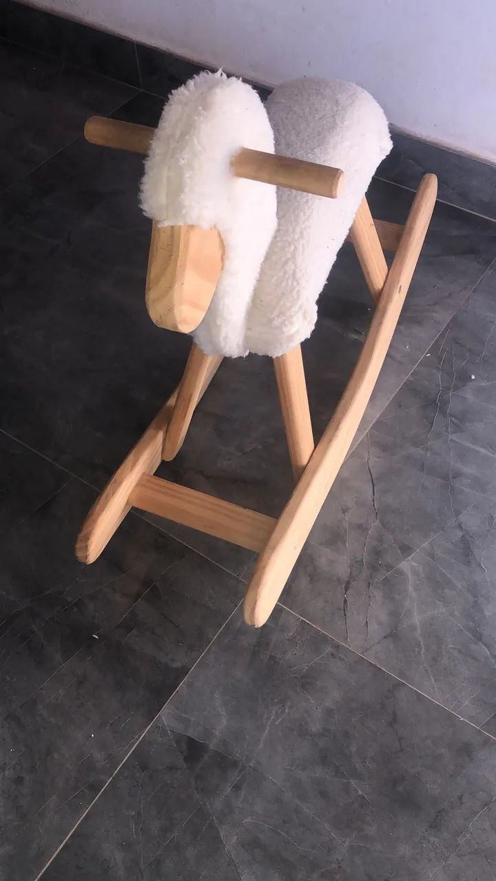 Cavalinho de madeira infantil 