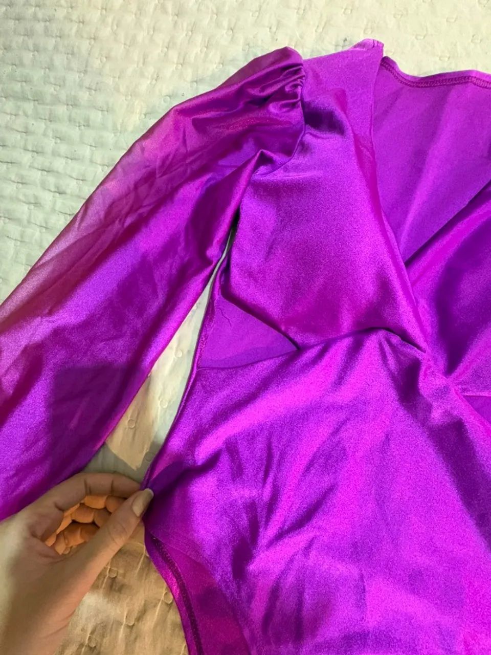 Body com manga bufante e decote mais acentuado - Foto 3