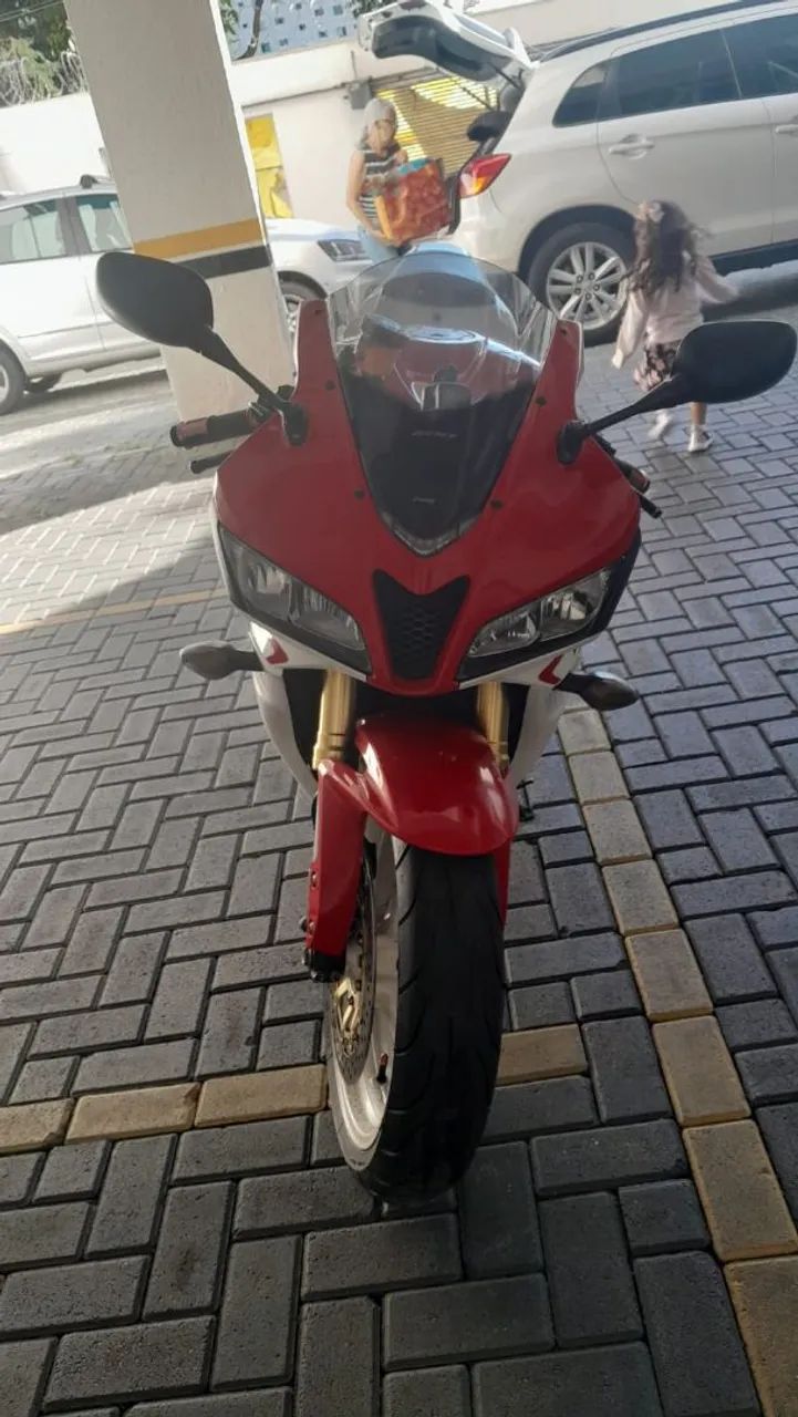 VENDE-SE CBR600RR 