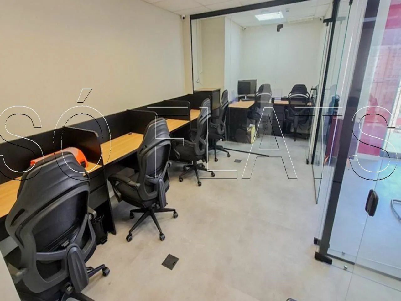 Sala Comercial à Venda em Moema, 46m², Mobiliada, 1 Vaga ? Ed. Arq Moema