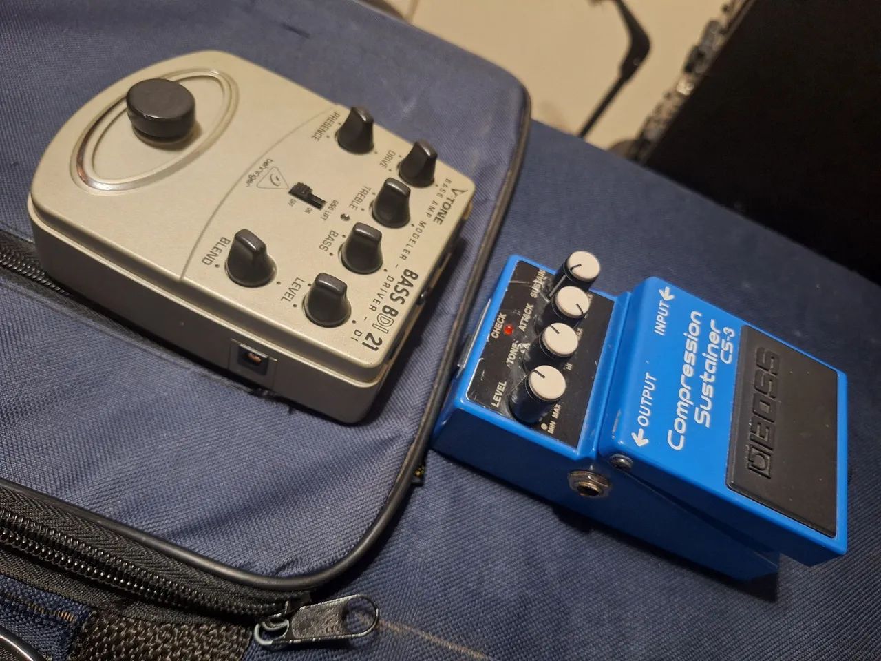 Boss Compressor Sustainer CS3 e Behringer BDI 21 - Foto 3