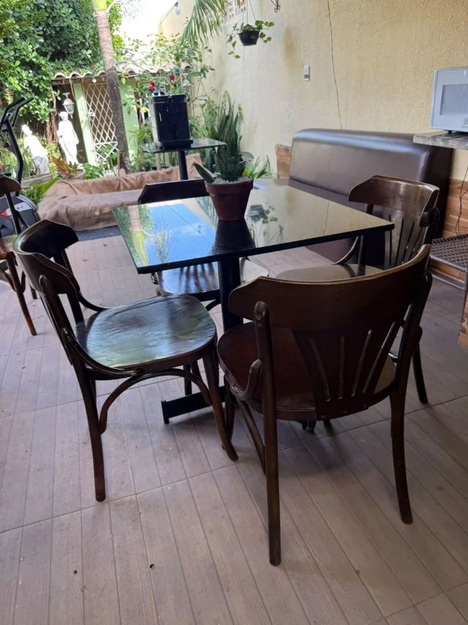 Conjunto de mesa e cadeira 