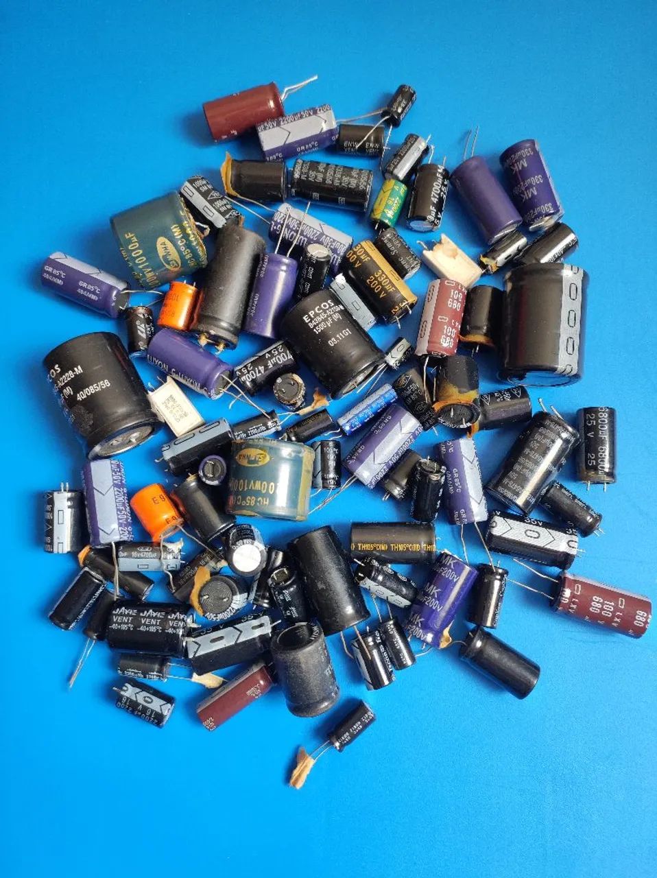 Capacitor várias medidas novos e usados 85 peças  - Foto 2