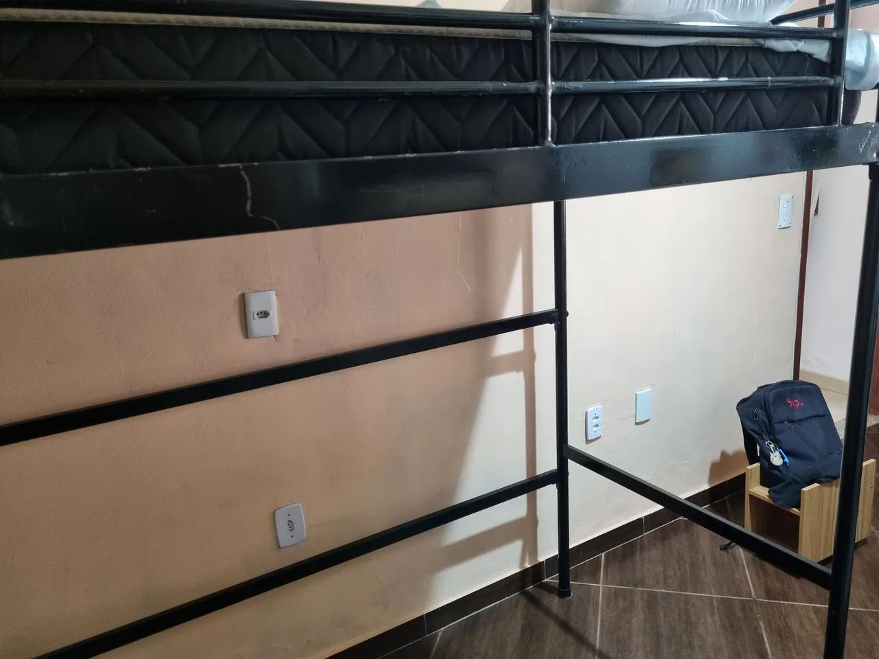 Cama suspensa de ferro - Foto 3