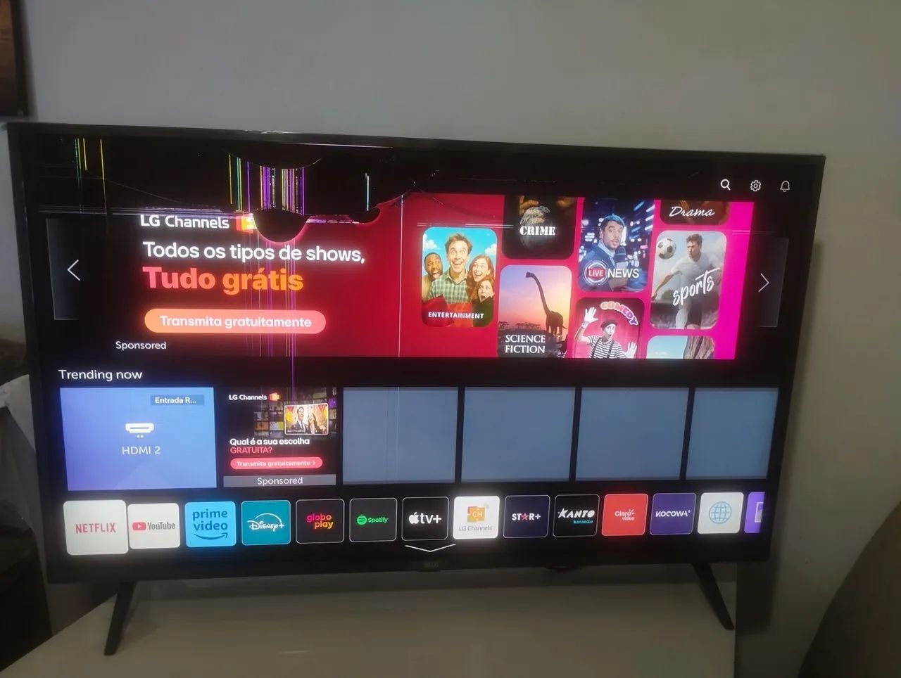 TV LG 43 LM631C0SB TELA QUEBRADA O CRISTAL VAZOU ESTÁ FUNCIONANDO  - Foto 2