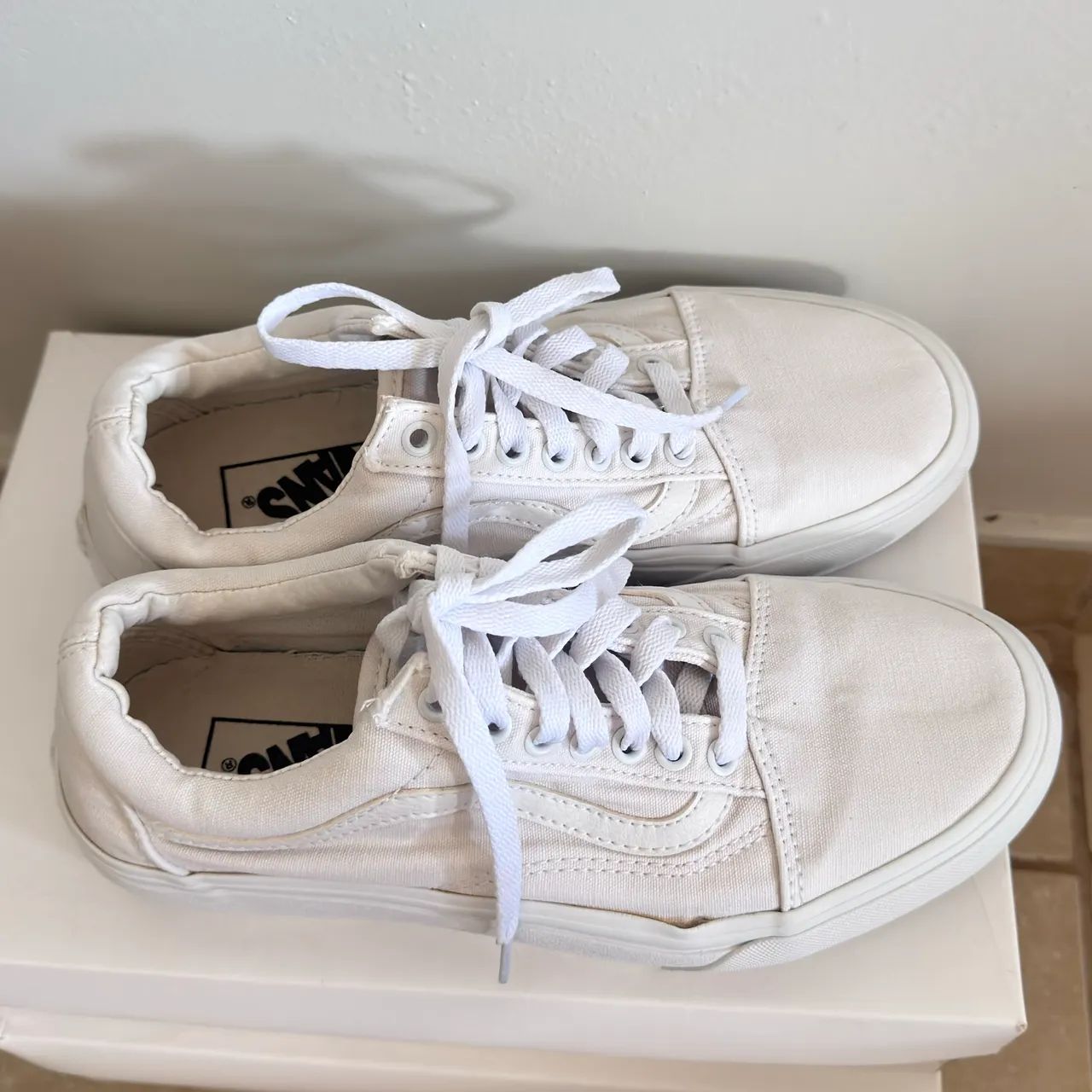 Tênis Vans Branco Plataforma - Estiloso e Moderno - Foto 3